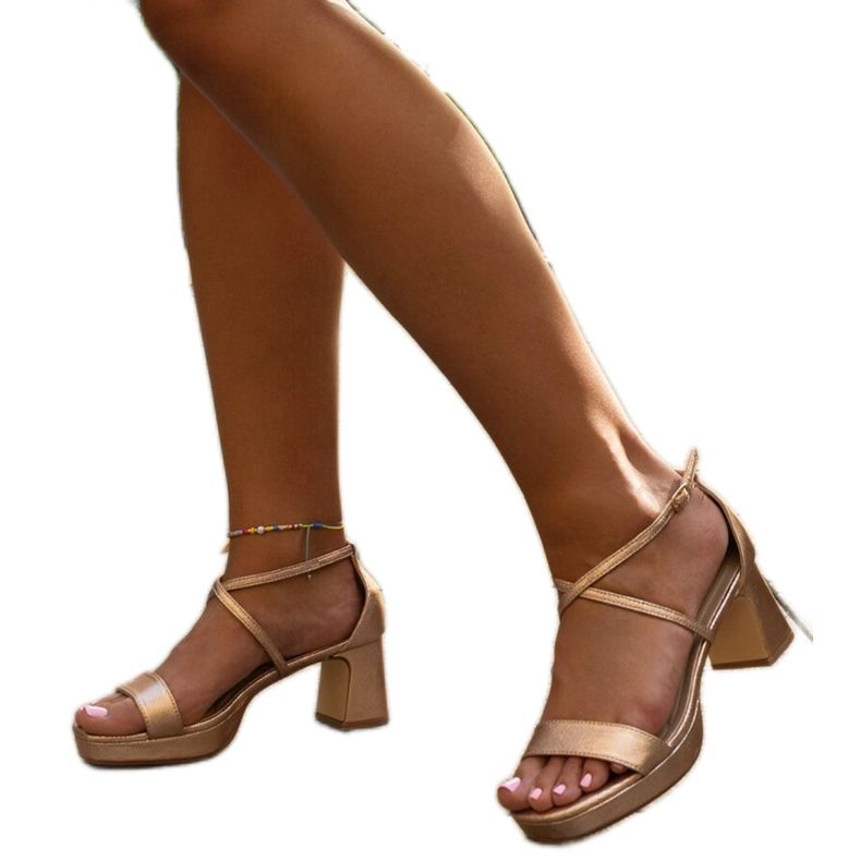 Sandálias rosa de salto alto da Husne dourado