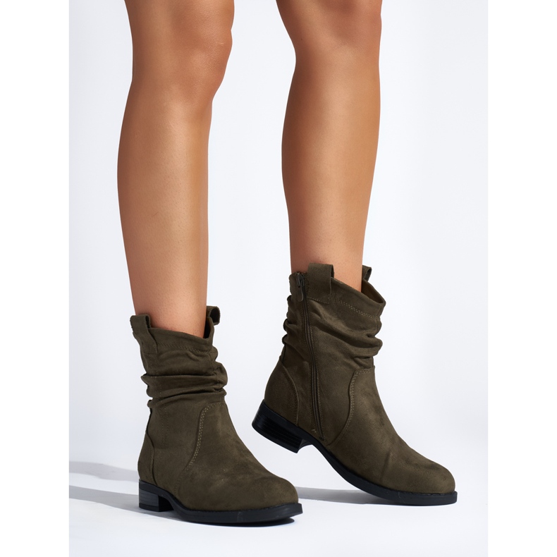 Botins de camurça verde escuro com babados