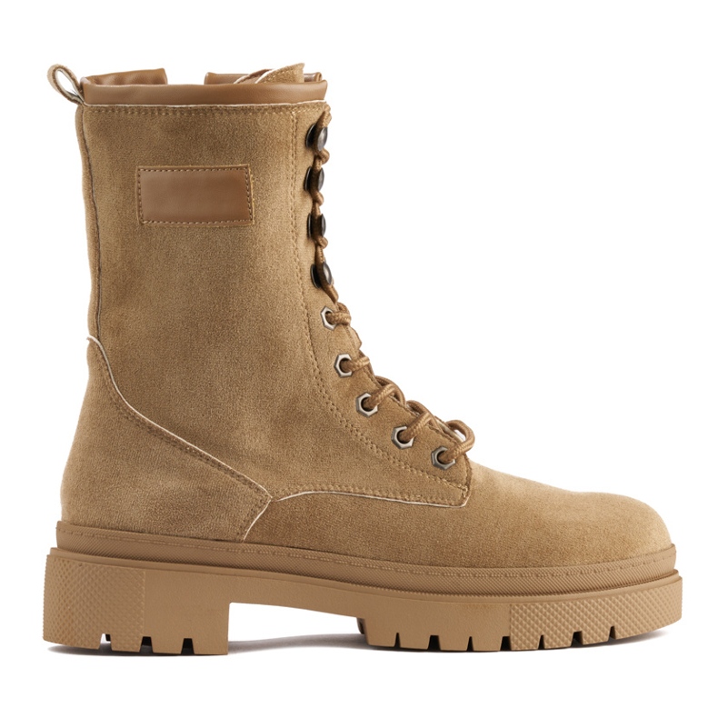 Botins femininos com atacadores castanhos