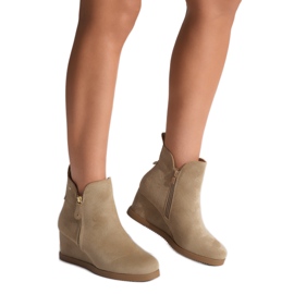 Botas femininas bege com cunha Botas femininas bege com cunha