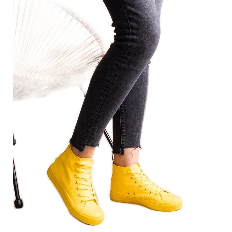 Tênis amarelo de cano alto da Raffie