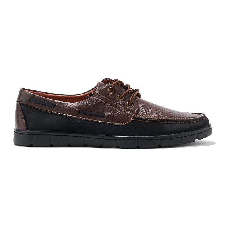 Sapatos masculinos marrons com atacadores castanho