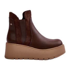 Botas femininas isoladas com plataforma e cunhas marrom Mivanira marrom