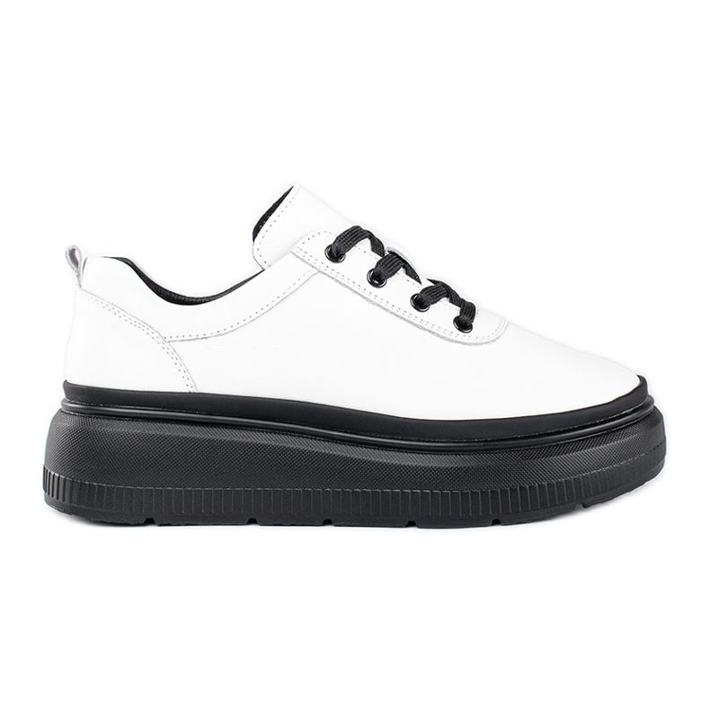 Sapatos brancos de couro em plataforma preta