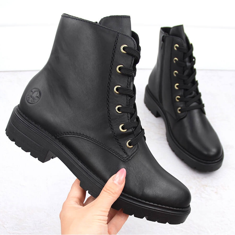 Botas pretas isoladas femininas confortáveis ​​de couro Rieker Z2841-00 preto