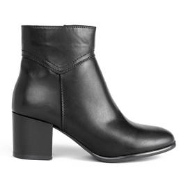 Botins pretos no poste Sergio Leone