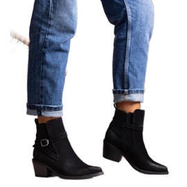 Botins pretos de salto alto de Mihaela