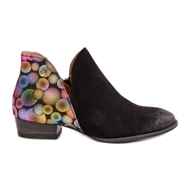 Botins de couro Maciejka com recortes 04091-77 pretos
