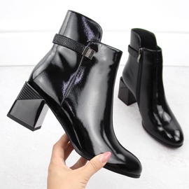 Botins pretos de couro envernizado com salto decorativo D&amp;A S.Barski Premium Collection MR880-140