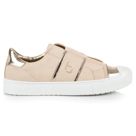 Betler Tênis de cobra na plataforma rosa