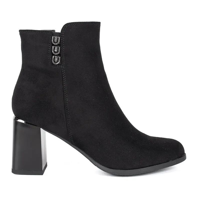 Botas pretas de camurça no poste preto Botas pretas de camurça no poste preto