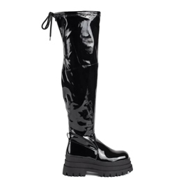 Seastar Mosqueteiros pretos patenteados em uma plataforma