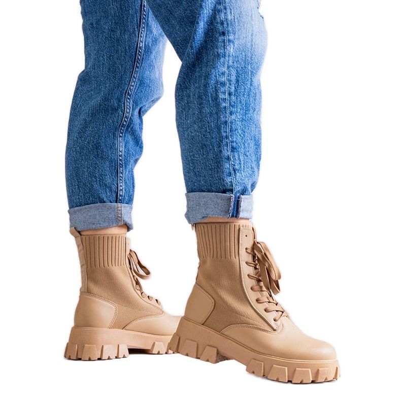 Botins bege com parte superior flexível da Zogba Botins bege com parte superior flexível da Zogba