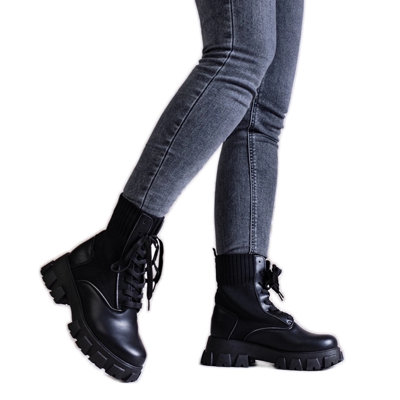 Botins pretos com parte superior flexível da Zogba