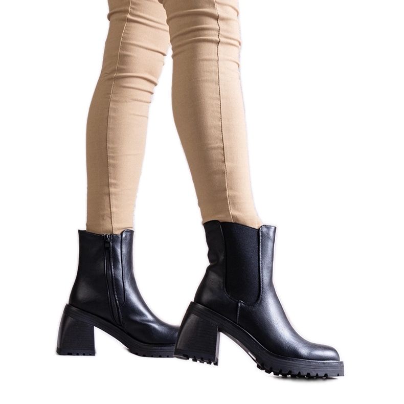 Botins femininos pretos em couro ecológico Ariane