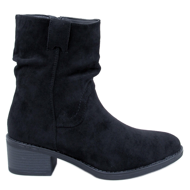 Raney Botins pretos de camurça e salto baixo.