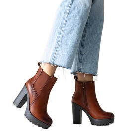 Botins marrons com salto alto da Maladi marrom