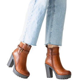 Botins marrons de salto alto da Lubena marrom