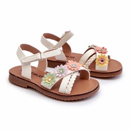 Sandálias de meninas presas com velcro com flores brancas branco