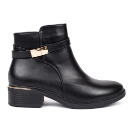 Botins femininos pretos com elementos dourados