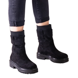 Botins pretos com meia Ralia