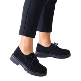 Sapatos casuais pretos com cadarço em camurça ecológica da Eduardana