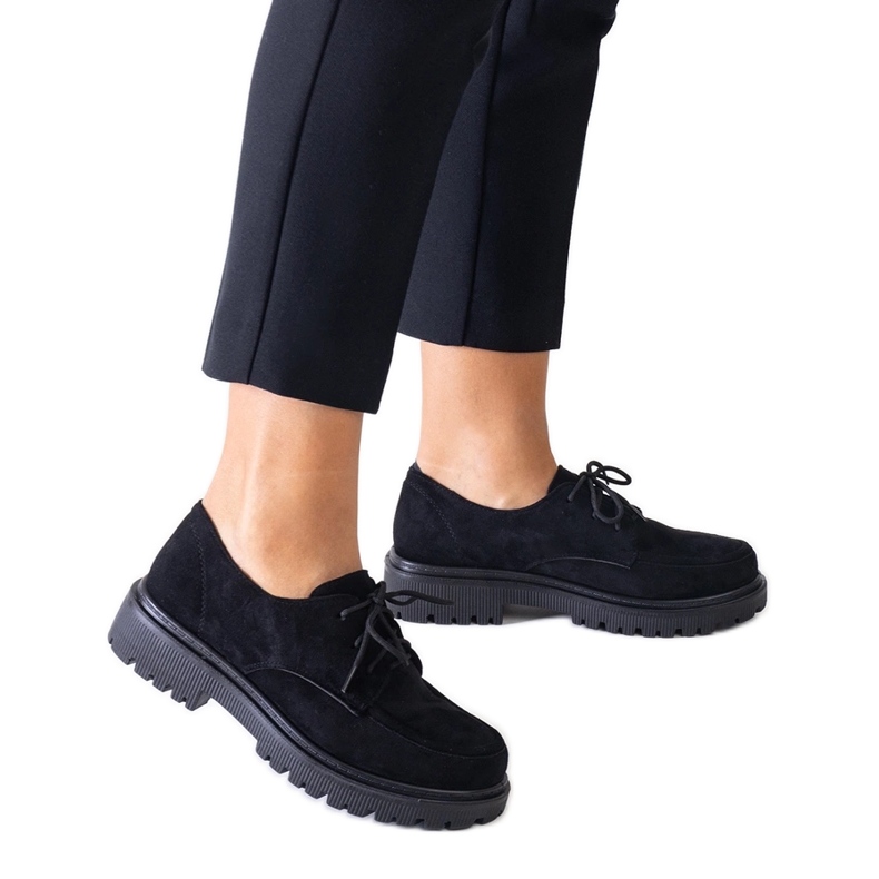 Sapatos casuais pretos com cadarço em camurça ecológica da Eduardana