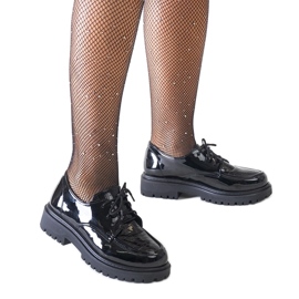 Sapatos casuais pretos com cadarço envernizados por Eduardana Sapatos casuais pretos com cadarço envernizados por Eduardana