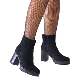 Botins pretos com salto alto enorme, camurça ecológica Dunyana Botins pretos com salto alto enorme, camurça ecológica Dunyana