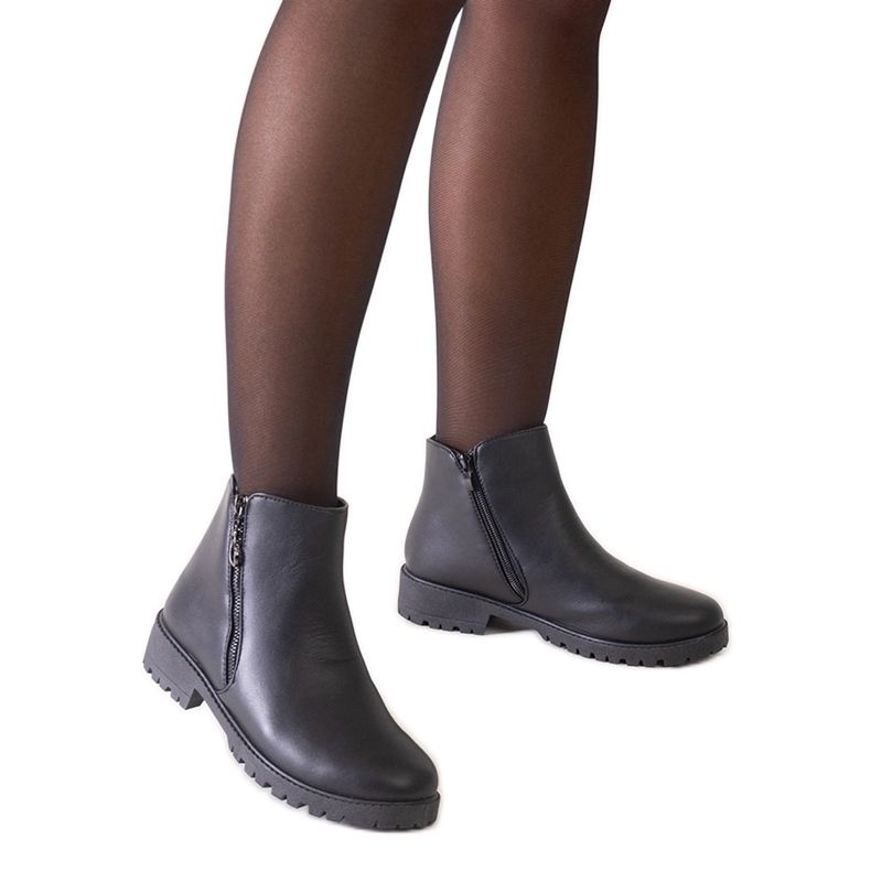 Botins pretos de couro ecológico da Branda