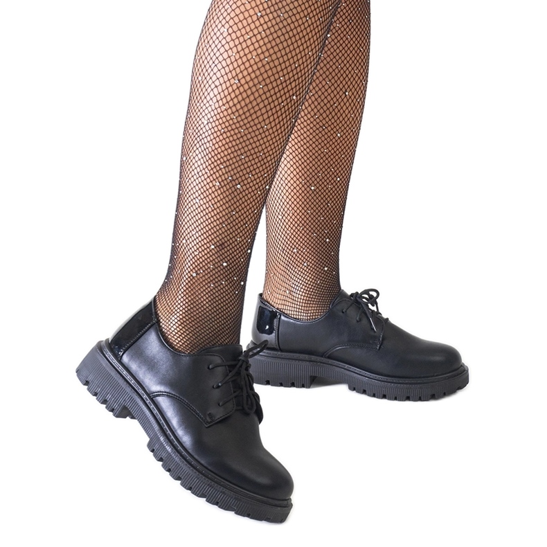 Sapatos casuais pretos com cadarços feitos de couro ecológico Kalila Sapatos casuais pretos com cadarços feitos de couro ecológico Kalila