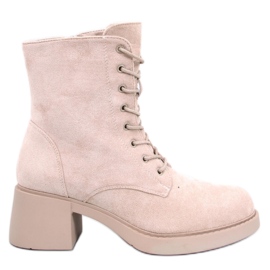 Botins bege com atacadores