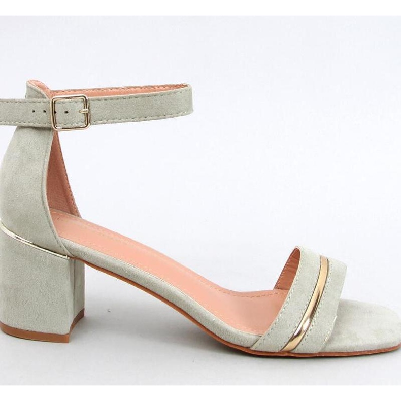 Sandálias verdes de salto baixo