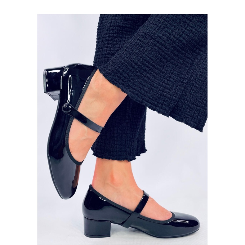 Sapatilhas pretas de salto alto envernizadas preto