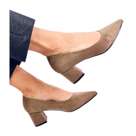 Bombas cáqui de salto baixo marrom