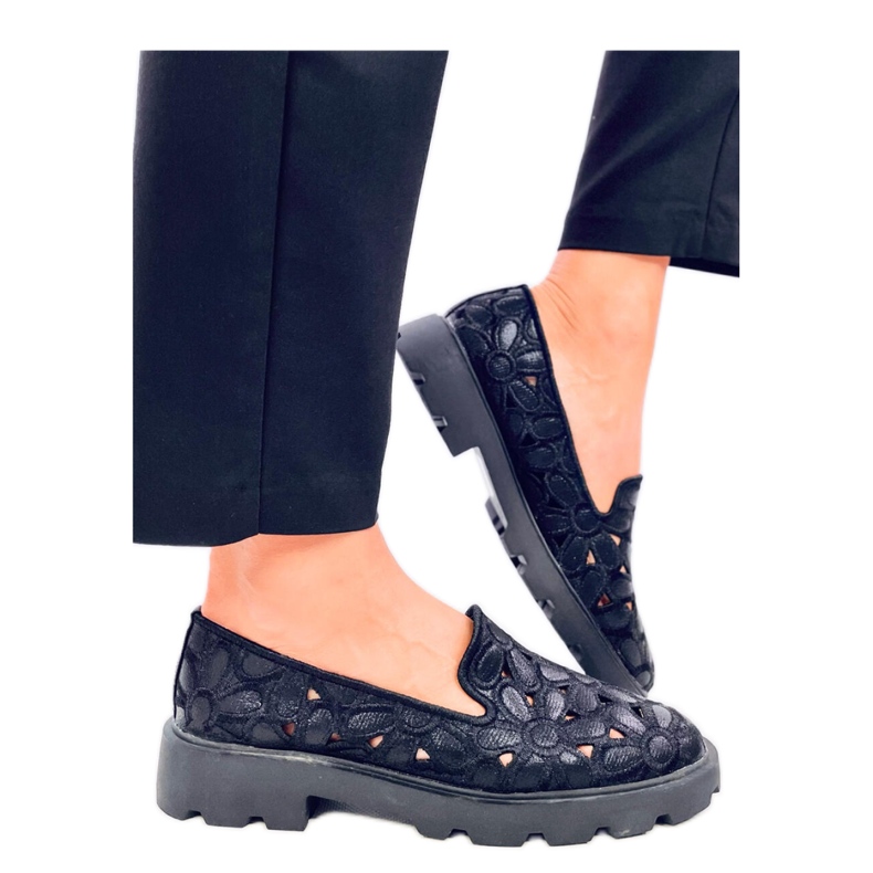 Mocassins pretos vazados