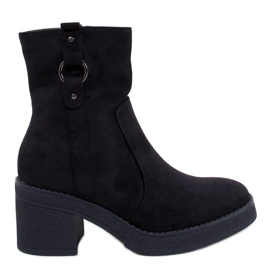 Botins pretos de salto largo