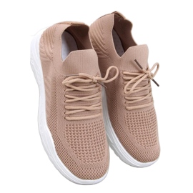 Calçados esportivos com meia cáqui marrom