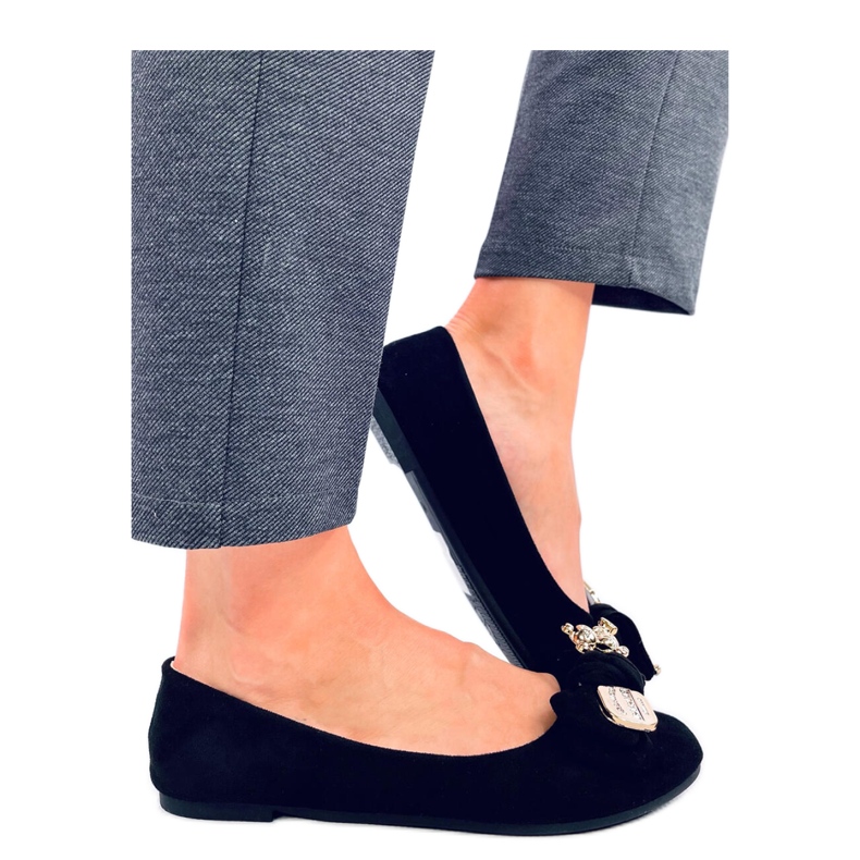 Sapatilhas de camurça preta com ursinho de pelúcia preto