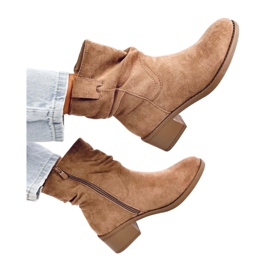 Botins camel com cano franzido marrom