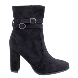 Dianes Botins pretos de camurça e salto alto. Dianes Botins pretos de camurça e salto alto.