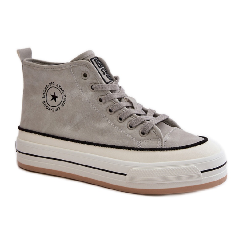 Tênis femininos isolados na plataforma Big Star cinza