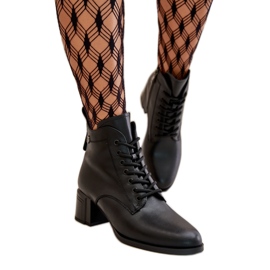 Botins femininos de couro preto Vinceza com salto alto