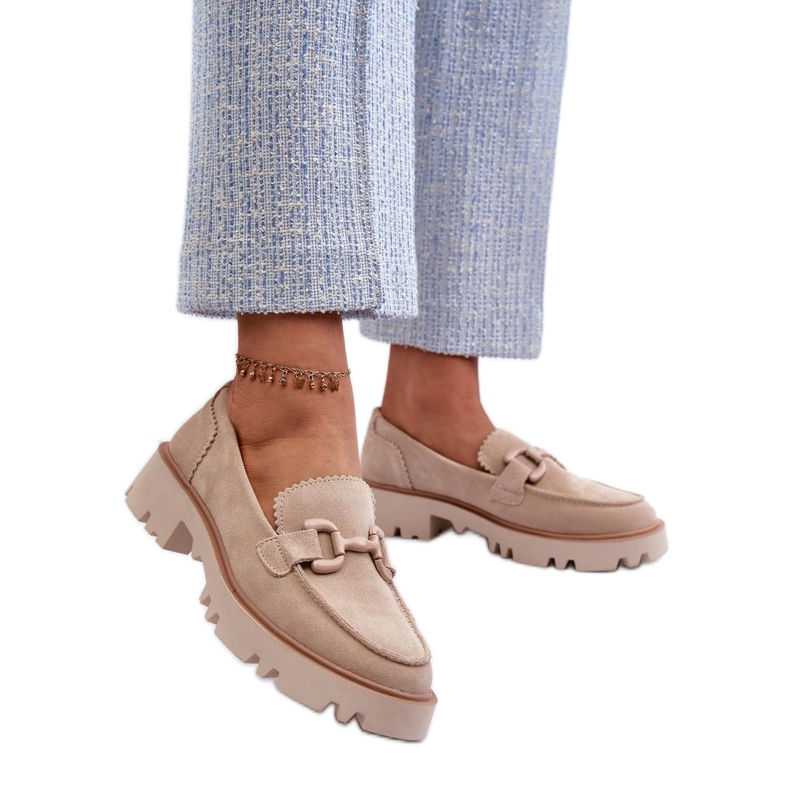 Mocassins femininos de camurça com decoração bege Mocassins femininos de camurça com decoração bege