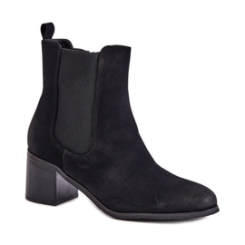 Botins femininos com isolamento preto Botins femininos com isolamento preto