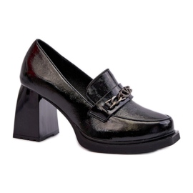 Sapatos de salto alto pretos envernizados