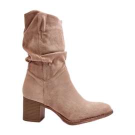 Botins femininos bege com parte superior com babados