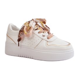 Tênis feminino com couro ecológico e decoração branco