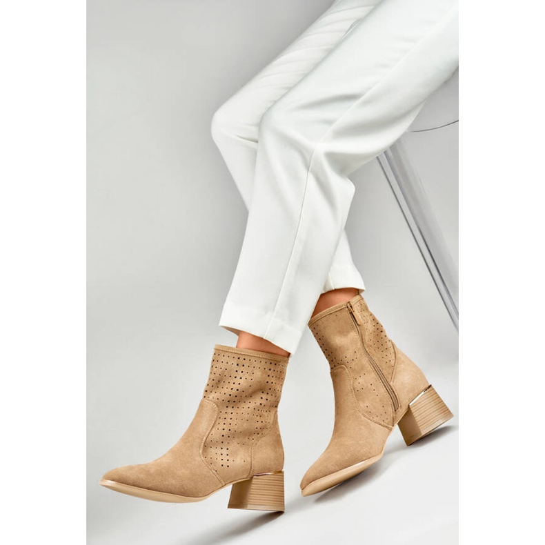 Botins femininos com aberturas, bege RQ468KH