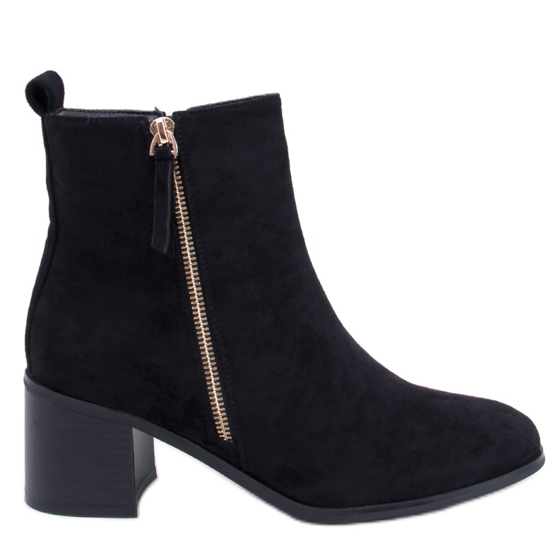 Aguirre Botins pretos de camurça e salto alto.